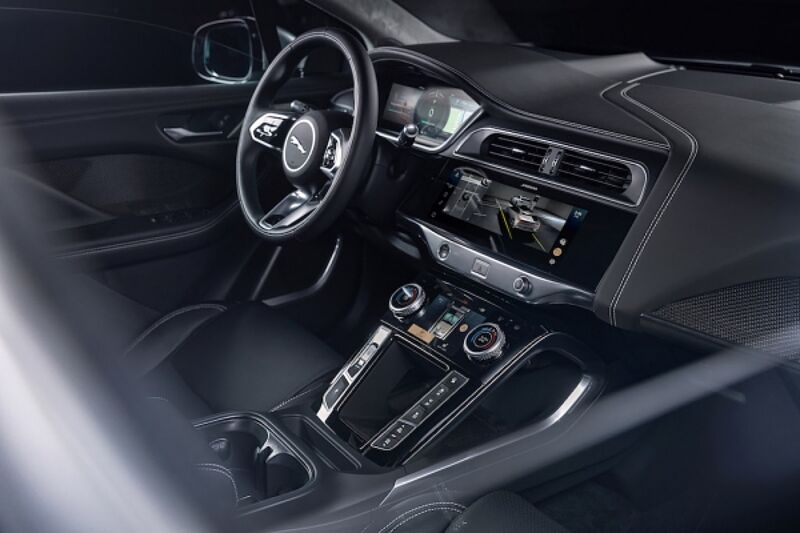 Een Jaguar/ Land rover als mondmasker!