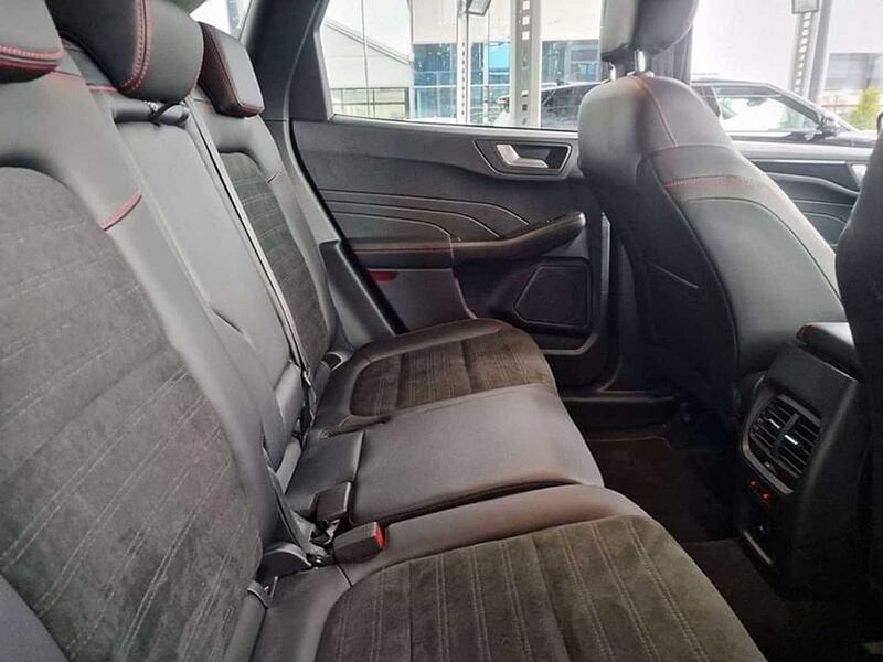 Ford Kuga ST-LINE X BENZINE FULL OPTION EN 3 JAAR WAARBORG