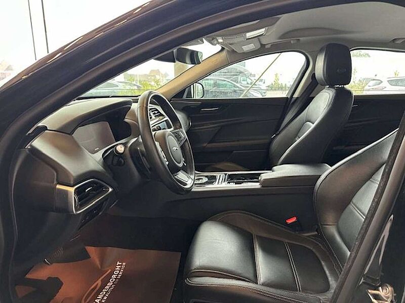 Jaguar XE P200 BENZINE AUTOMAAT