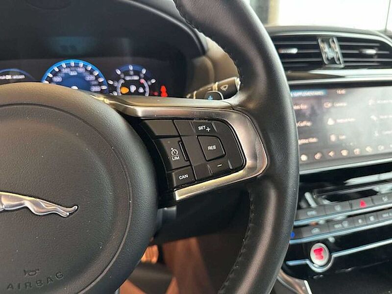 Jaguar XE P200 BENZINE AUTOMAAT