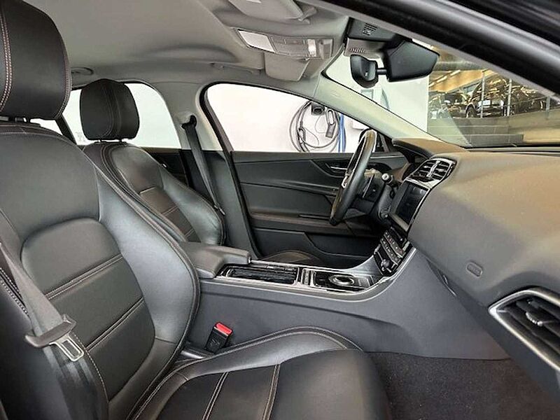 Jaguar XE P200 BENZINE AUTOMAAT