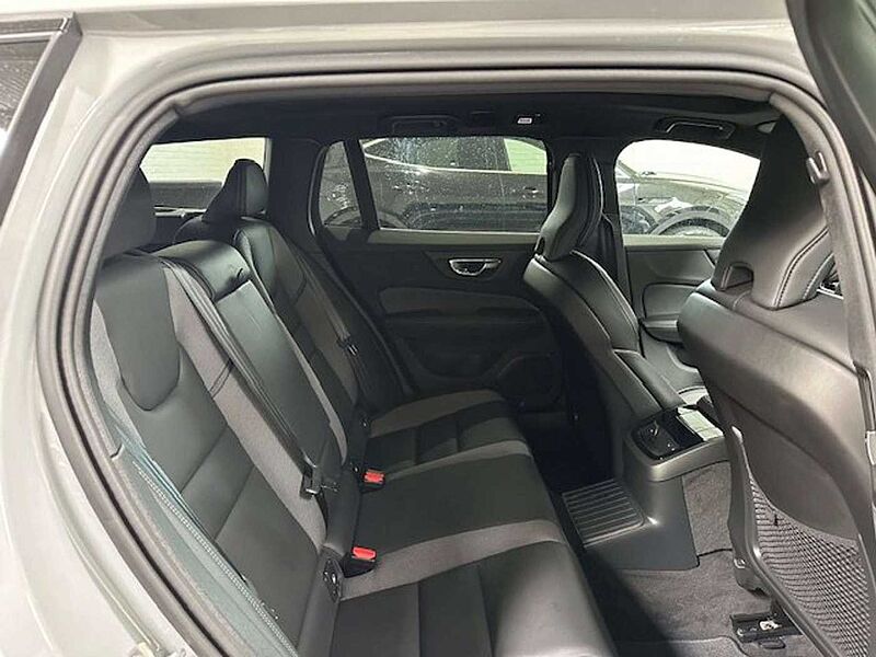Volvo V60 ULTRA DARK PLUG-IN HYBRID OPEN DAK+TAL VAN OPTIES