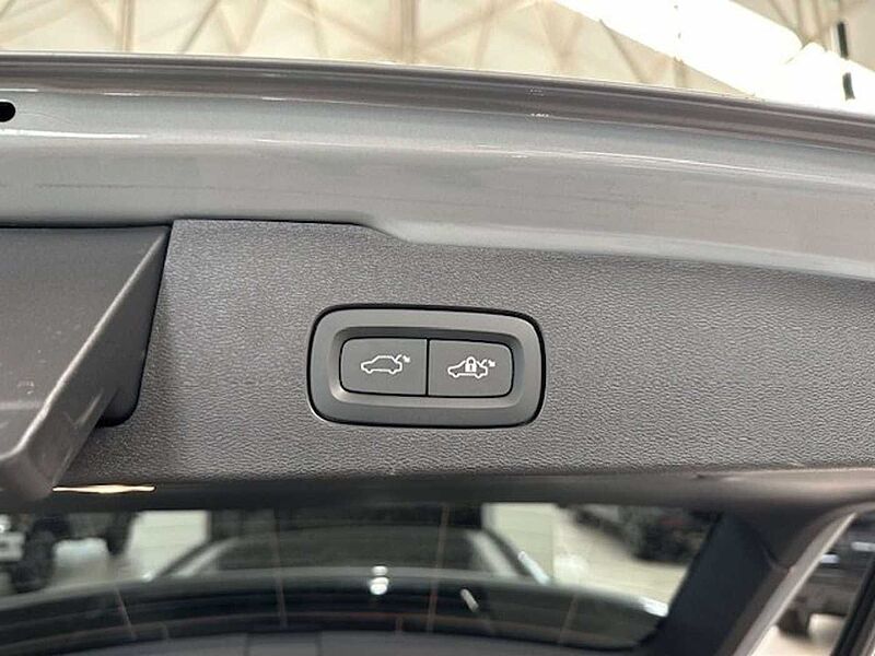 Volvo V60 ULTRA DARK PLUG-IN HYBRID OPEN DAK+TAL VAN OPTIES