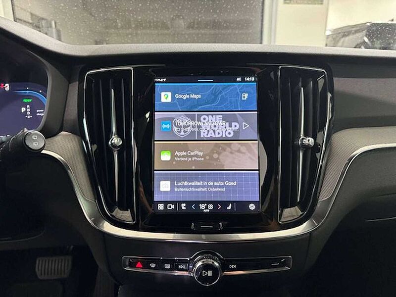 Volvo V60 ULTRA DARK PLUG-IN HYBRID OPEN DAK+TAL VAN OPTIES