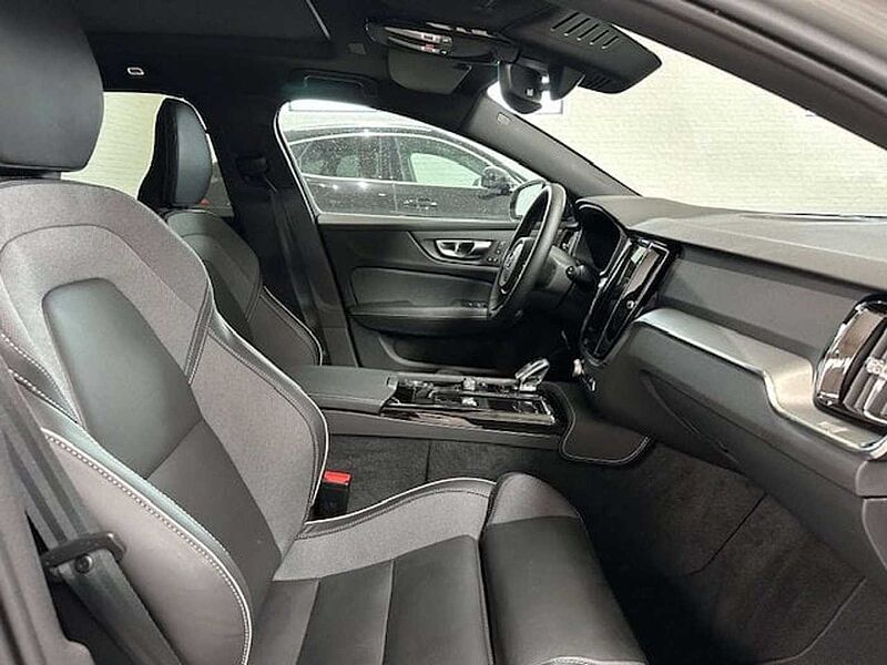Volvo V60 ULTRA DARK PLUG-IN HYBRID OPEN DAK+TAL VAN OPTIES