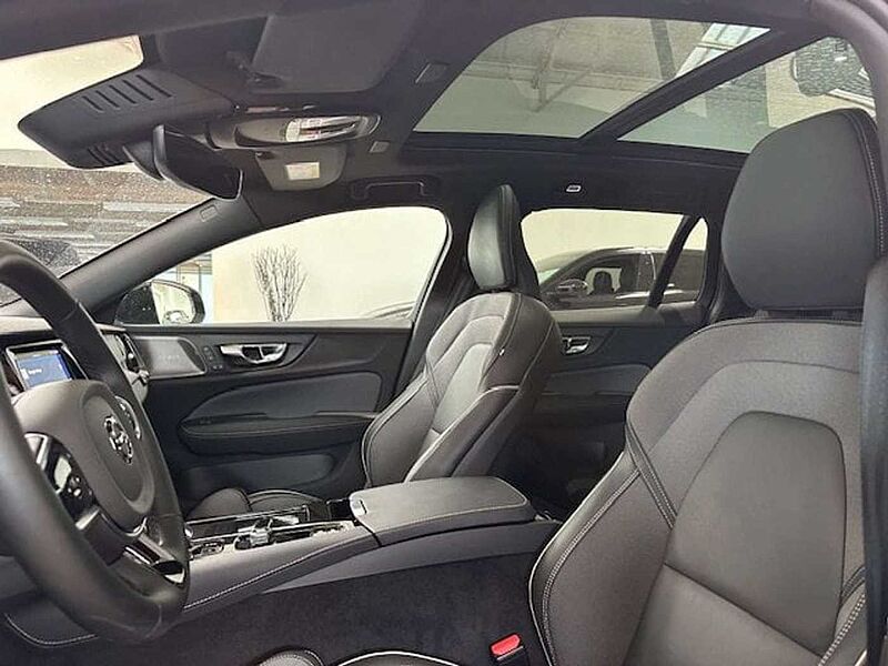 Volvo V60 ULTRA DARK PLUG-IN HYBRID OPEN DAK+TAL VAN OPTIES