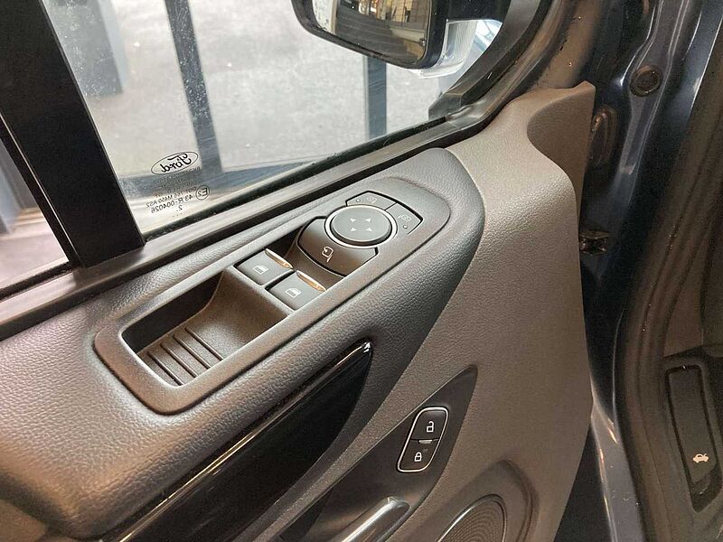 Ford Tourneo Custom TITANIUM X 8 PLAATSEN MHEV DIESEL WAARBORG TOT 24