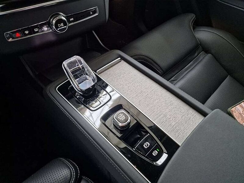 Volvo XC90 PLUS DARK T8 PLUG-IN HYBRID FULL OPTION