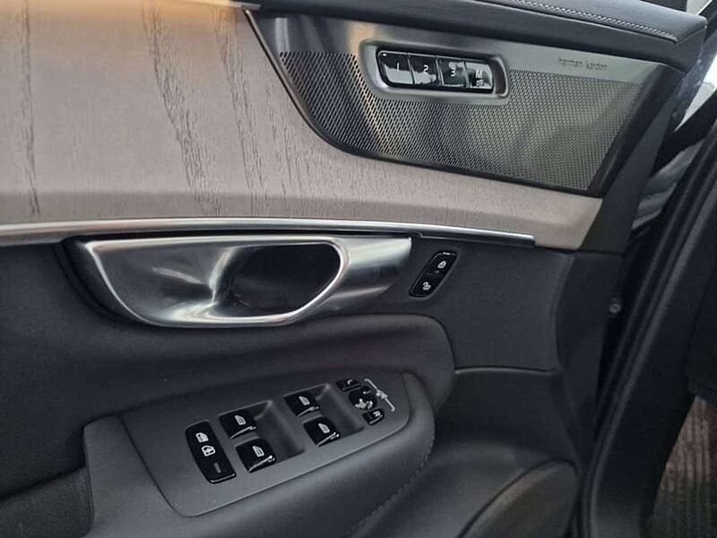 Volvo XC90 PLUS DARK T8 PLUG-IN HYBRID FULL OPTION