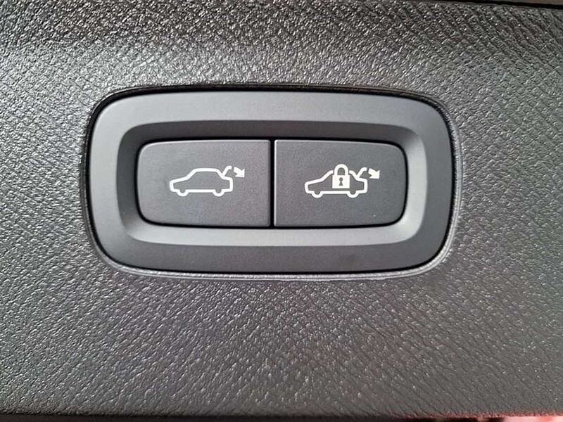 Volvo XC90 PLUS DARK T8 PLUG-IN HYBRID FULL OPTION