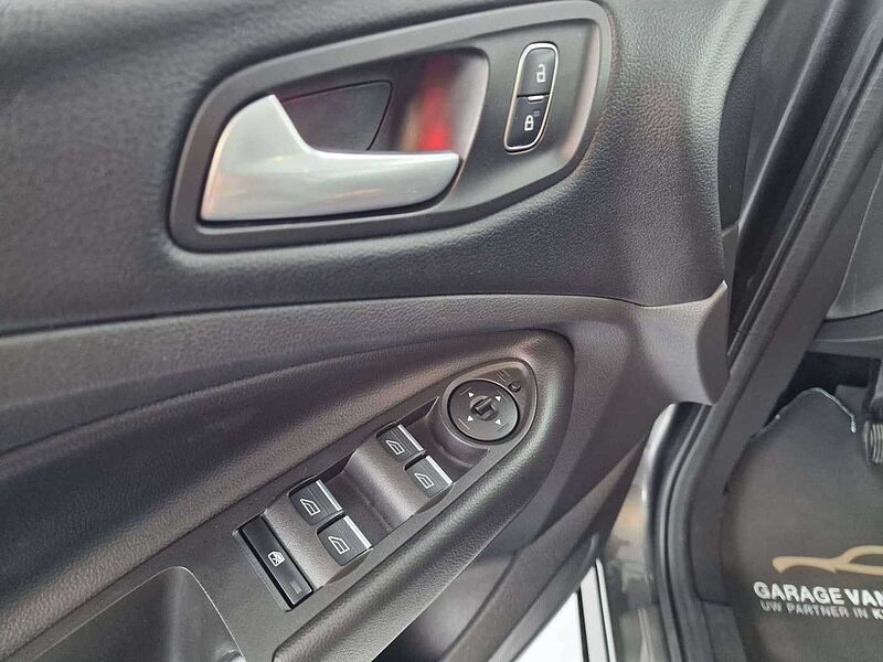 Ford Kuga TITANIUM BENZINE OPEN DAK