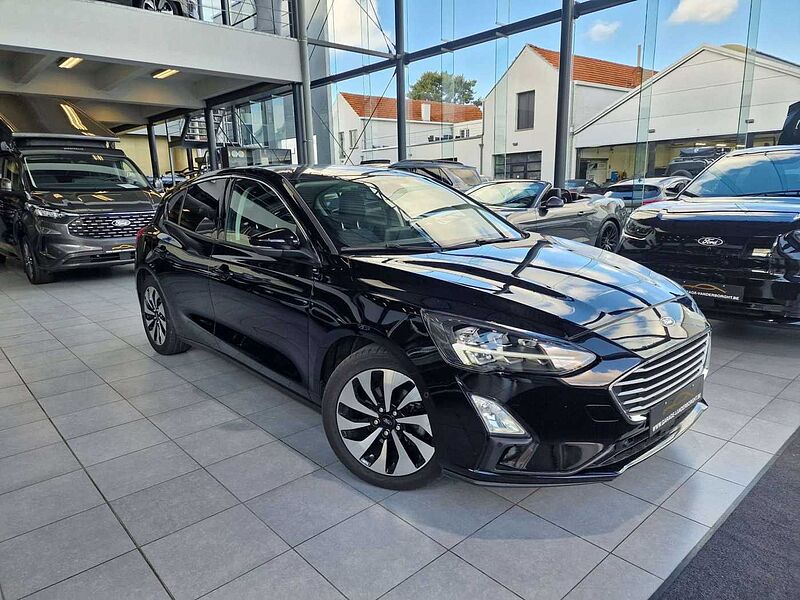 Ford Focus TITANIUM BENZINE