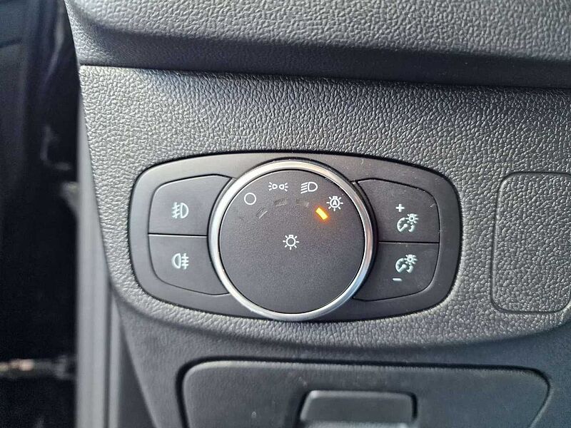 Ford Focus TITANIUM BENZINE