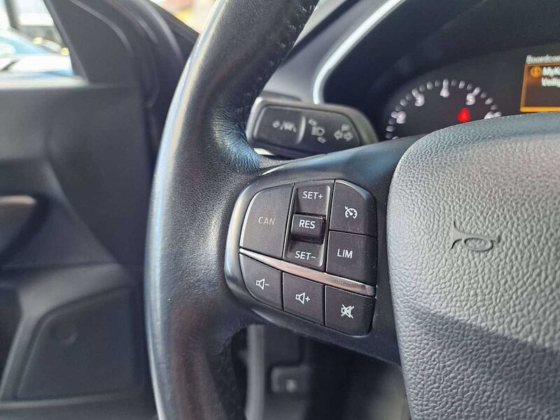 Ford Focus TITANIUM BENZINE