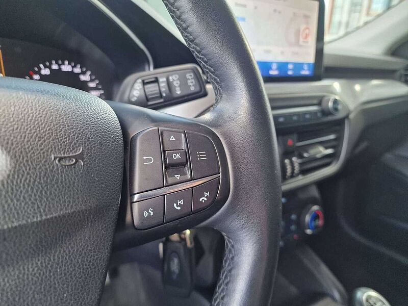 Ford Focus TITANIUM BENZINE