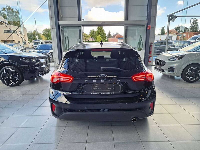 Ford Focus TITANIUM BENZINE