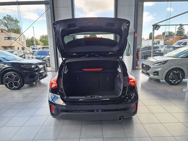 Ford Focus TITANIUM BENZINE