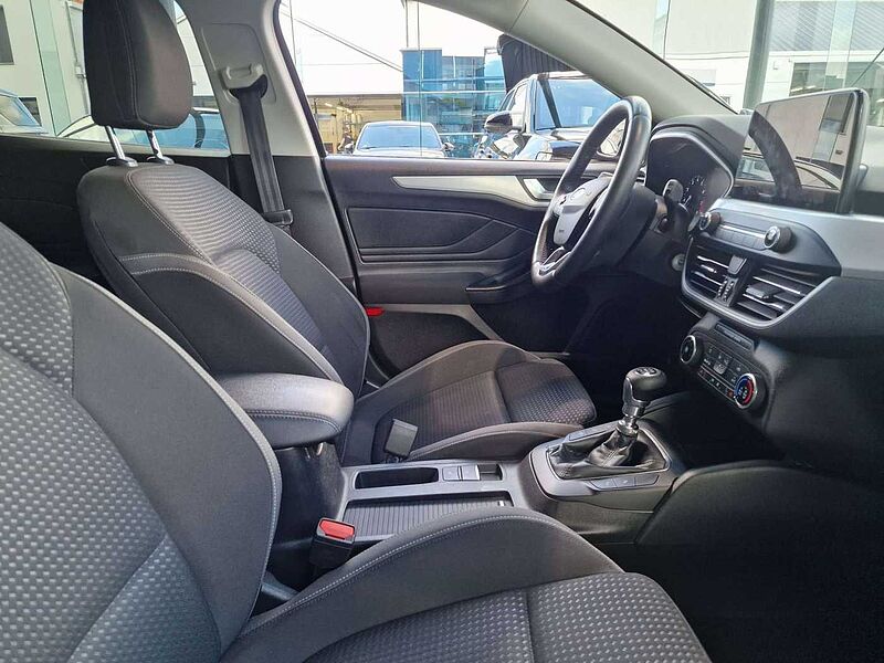 Ford Focus TITANIUM BENZINE