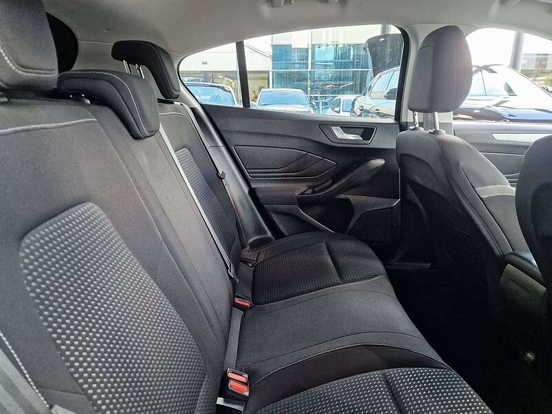 Ford Focus TITANIUM BENZINE
