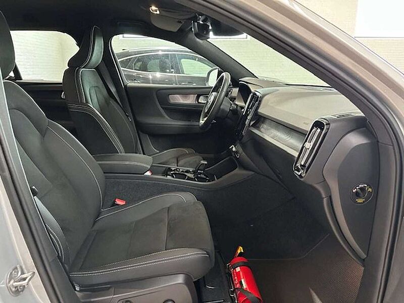 Volvo XC40 PLUS DARK PLUG-IN HYBRID 19000KM! !!
