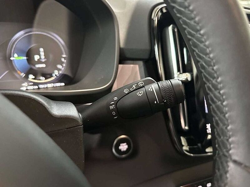 Volvo XC40 PLUS DARK PLUG-IN HYBRID 19000KM! !!