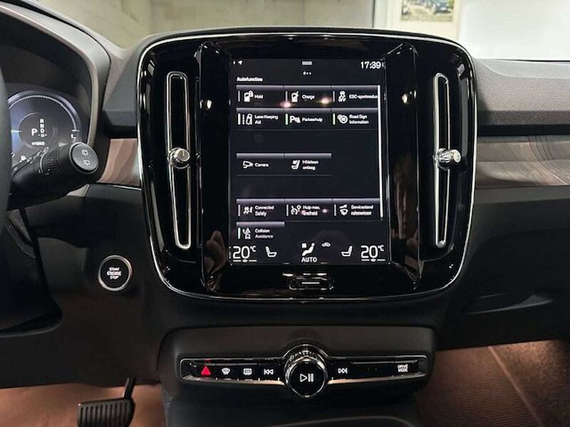 Volvo XC40 PLUS DARK PLUG-IN HYBRID 19000KM! !!
