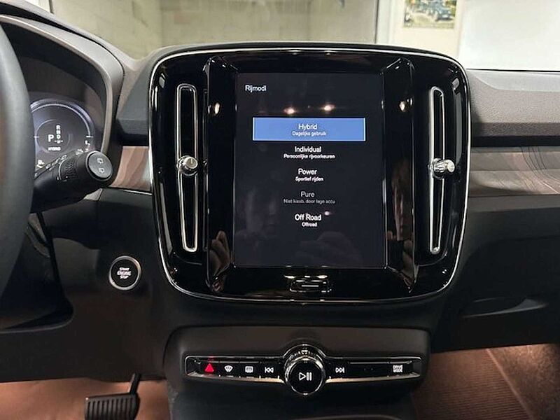 Volvo XC40 PLUS DARK PLUG-IN HYBRID 19000KM! !!