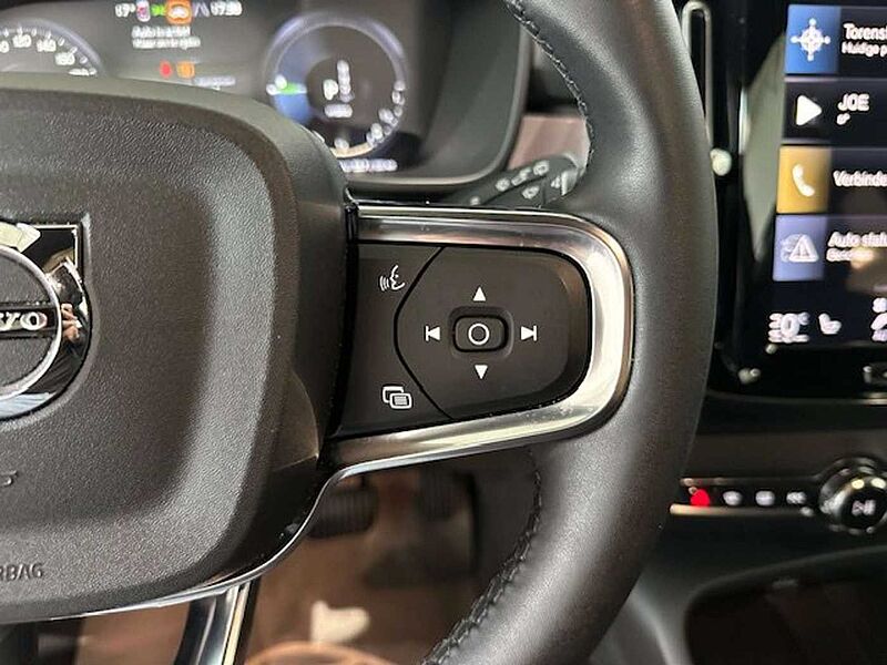 Volvo XC40 PLUS DARK PLUG-IN HYBRID 19000KM! !!