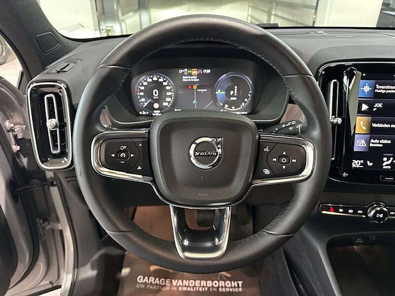 Volvo XC40 PLUS DARK PLUG-IN HYBRID 19000KM! !!