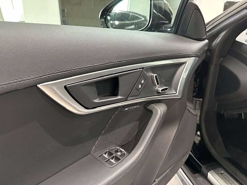 Jaguar F-Type R-DYNAMIC FULL OPTION  SLECHTS 26000KM! !!!