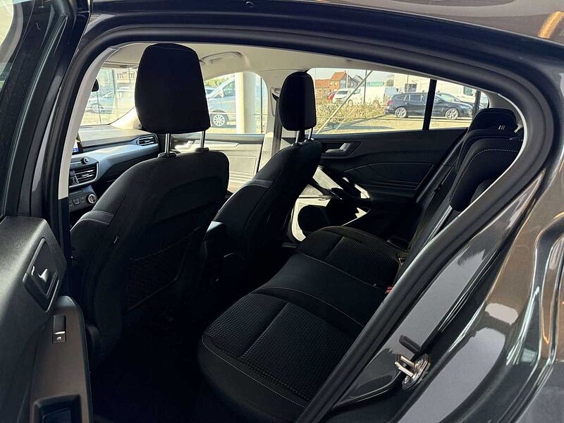 Ford Focus BENZINE  AUTOMAAT SLECHTS 20000KM! !!! !